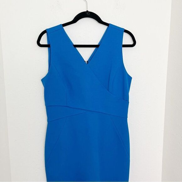 Classiques Entier V-Neck Fitted Sheath, Cocktail Dress - Picture 3 of 9